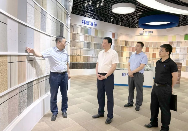 劉普軍會長對富思特在產品研發創新和為客戶創造價值方面的努力給予了高度贊賞，并表示希望富思特在發展產品一體化的同時，繼續加大對服務一體化的投入，為涂料及涂裝行業提供更全面的保障，引領中國民族涂料品牌的快速發展。