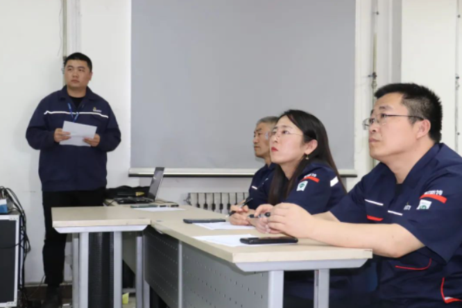 據了解，每一位選手的演講都像一堂生動的安全教育課，展示了廣大員工積極參與安全生產的熱情，為公司營造了“人人講安全，個個會應急”的濃厚氛圍。評委們認真聆聽了每位選手的演講，對演講內容、語言表達和形象風度等多個方面進行了綜合評判和打分。