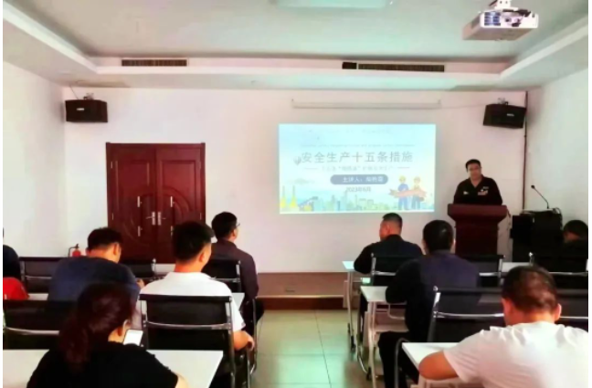 2023年6月是第22個全國“安全生產月”，以“人人講安全，個個會應急”為主題，為了加強安全生產宣傳，激發全體員工的安全意識，邯鄲黑貓炭黑有限責任公司安全科組織了一場針對安全生產法律法規的培訓活動。