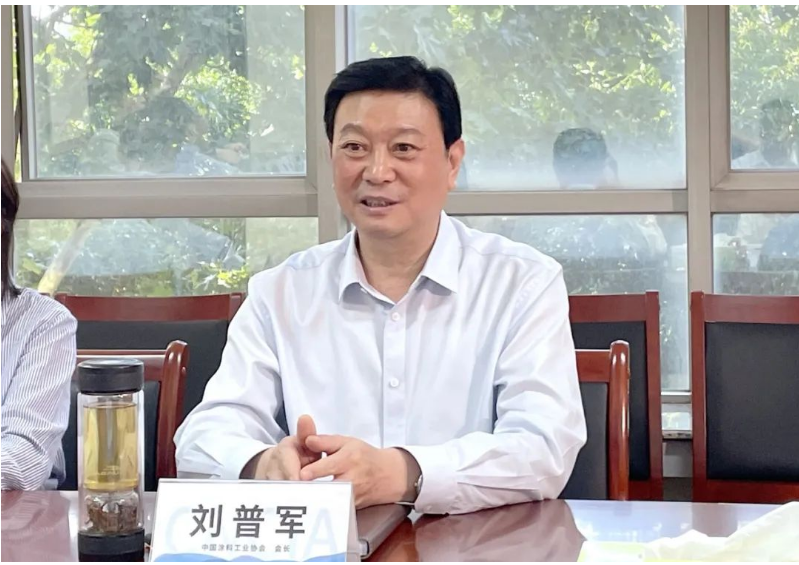 劉普軍會(huì)長(zhǎng)首先代表中國(guó)涂料工業(yè)協(xié)會(huì)熱烈歡迎邵景良主任一行的到來(lái)。他表示，中國(guó)·濮陽(yáng)綠色涂料產(chǎn)業(yè)園為整個(gè)行業(yè)樹(shù)立了榜樣，其經(jīng)驗(yàn)值得全國(guó)范圍推廣，共同實(shí)現(xiàn)發(fā)展共贏。