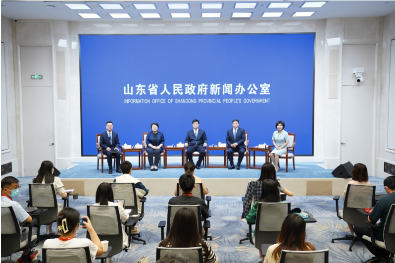 山東省政府新聞辦舉行了第二場(chǎng)民營(yíng)企業(yè)家記者見(jiàn)面會(huì)，與會(huì)嘉賓包括賽輪集團(tuán)董事長(zhǎng)劉燕華女士。會(huì)上，劉燕華女士與與會(huì)媒體就賽輪集團(tuán)的發(fā)展進(jìn)行了深入交流，并回答了記者們的提問(wèn)。