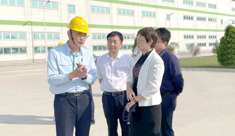 在盤錦市商務局局長王學林的陪同下，孫蓮英名譽會長還考察了遼濱經開區管委會、遼濱經開區5G智慧園區管控中心、華錦公司精細化工及原料工程項目指揮部、盤錦港以及長春集團盤錦石化基地等地。