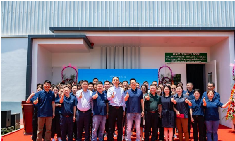 江蘇工廠的投產運營標志著鵬翎集團密封件事業部邁入了新的發展階段，為整個集團注入了新的活力。未來，鵬翎集團表示將繼續專注于汽車零部件領域，以先進技術和專業精神為客戶創造低成本、高性能的價值。相信在鵬翎集團的努力下，江蘇工廠將取得更大的成功，為中國的制造業發展貢獻力量。