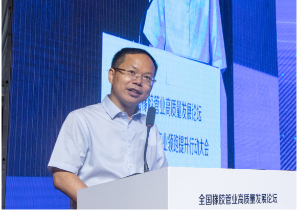 會議期間，中國橡膠工業協會副會長兼秘書長雷昌純代表協會致辭，指出中國膠管產業近年來取得了顯著的提升，但仍面臨全球經濟形勢不確定和國內需求不足等挑戰。他希望與會者充分利用論壇平臺進行交流，共同研討行業面臨的挑戰，并助力膠管行業實現綠色、創新和高質量發展。
