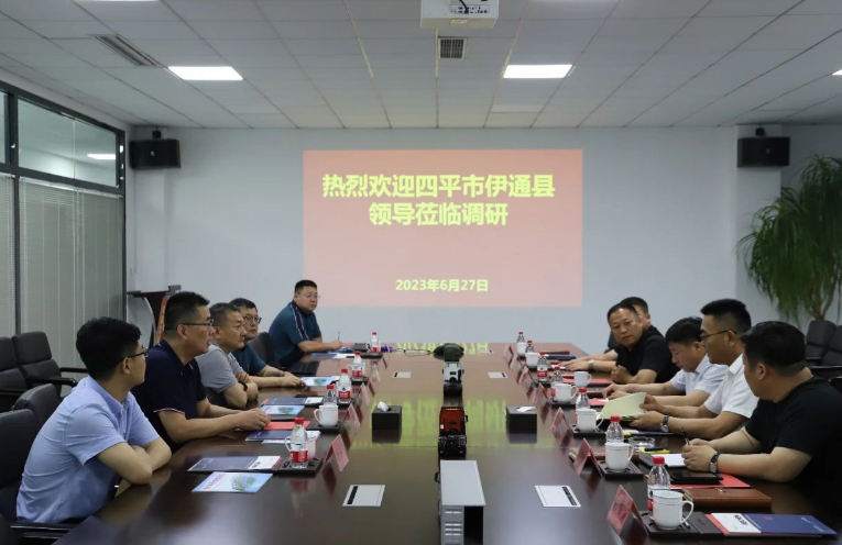 吉林省四平市伊通縣縣委副書記兼縣長(zhǎng)葉永興率領(lǐng)代表團(tuán)一行，赴山東美晨工業(yè)集團(tuán)有限公司展開考察交流活動(dòng)。本次交流活動(dòng)得到了美晨工業(yè)集團(tuán)董事長(zhǎng)王永剛和總經(jīng)理李瑞龍的熱情歡迎與參與。