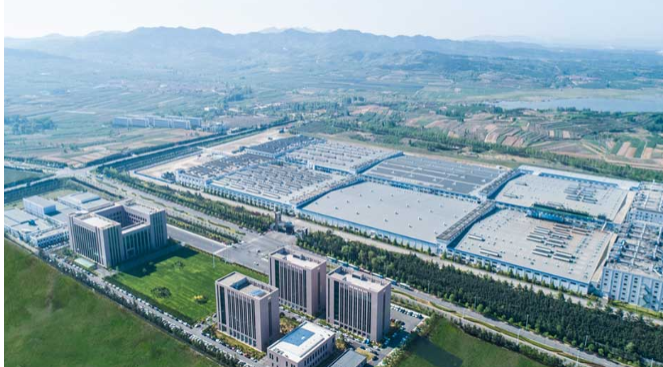 由中國汽車報(bào)和工業(yè)和信息化部新聞宣傳中心聯(lián)合主辦的2023金臺汽車論壇在北京隆重舉行。本次論壇以“中國汽車崛起的世界意義”為主題，吸引了相關(guān)部委領(lǐng)導(dǎo)、行業(yè)組織負(fù)責(zé)人，主流車企和產(chǎn)業(yè)鏈重點(diǎn)企業(yè)高管以及行業(yè)精英的共同參與。