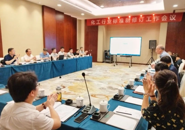 全國涂料和顏料標準化技術委員會秘書處召開工作組會議