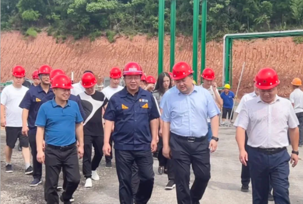 景德鎮市昌江區區長到黑貓碳納米管項目建設現場調研