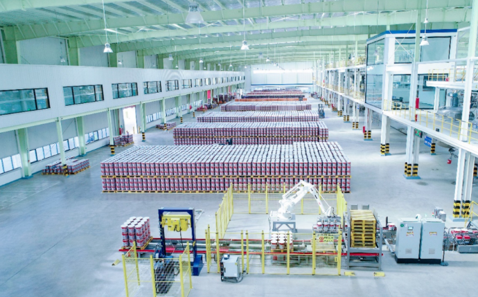 立邦涂料(河南)有限公司表示將持續推動數智化升級，并致力于推進綠色升級。實施綠色供應鏈管理是推動行業綠色升級的重要途徑之一，通過提升全鏈條的環境管理和資源效率，推動整個產業的低碳減排和綠色轉型。立邦將繼續秉持企業使命，踐行企業社會責任，穩步布局低碳生產制造體系，并與上下游企業和消費者共同創造可持續的未來。