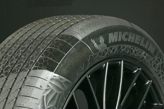 米其林公司以一款含45%可持續材料的輪胎榮獲“底盤、車身和外觀”領域的2023汽車創新獎。該獎項是由普華永道和德國汽車管理中心聯合頒發的，旨在表彰在汽車工程領域取得尖端創新成果的企業。