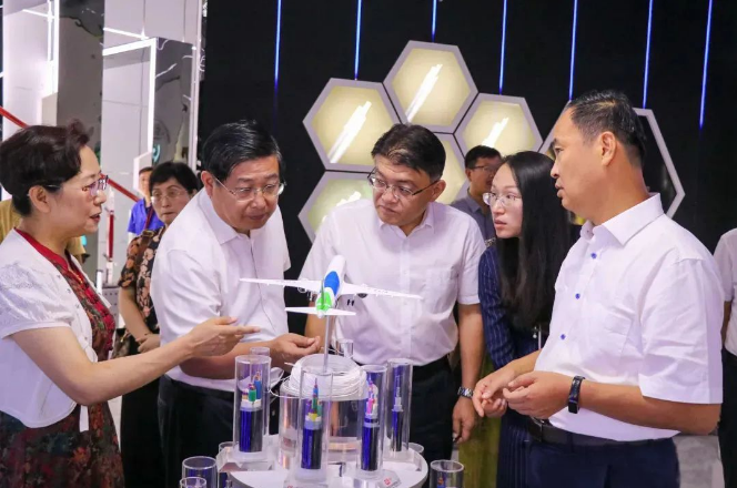 隨后，調研組參觀了濱澳電線電纜公司的實驗室，詳細了解了該公司對電線電纜產品的質量控制情況。同時，他們對濱澳電線電纜公司的產品和企業文化進行了深入了解。