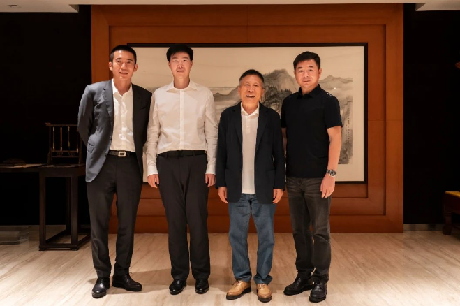 江蘇興達鋼簾線有限公司副總經(jīng)理劉濤攜杭友明一行蒞臨華勤集團進行考察交流。華勤集團黨委書記牛宜順與總經(jīng)理牛飛熱情接待了這次重要的訪問。