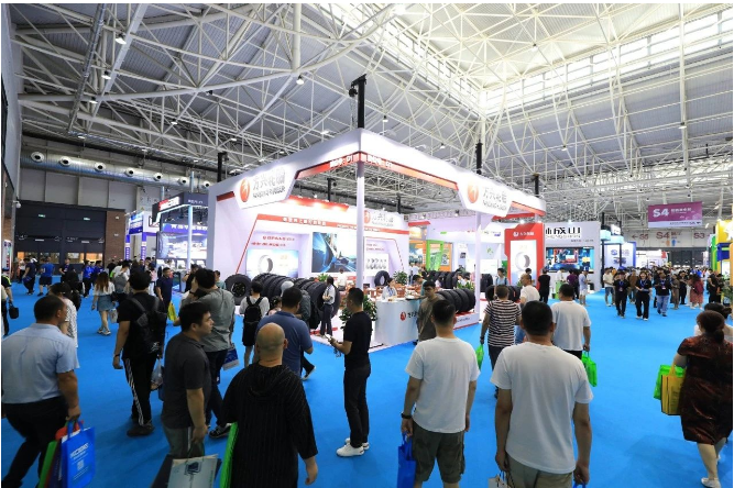 展覽會(huì)現(xiàn)場(chǎng)，各企業(yè)展示了橡膠技術(shù)產(chǎn)業(yè)創(chuàng)新成果、橡膠機(jī)械與檢測(cè)設(shè)備、橡膠原材料、非輪胎橡膠制品、橡膠化學(xué)品等領(lǐng)域的新產(chǎn)品和新裝備，吸引了海內(nèi)外觀眾共計(jì)106564人次，采購(gòu)團(tuán)85家，創(chuàng)下歷史新高。