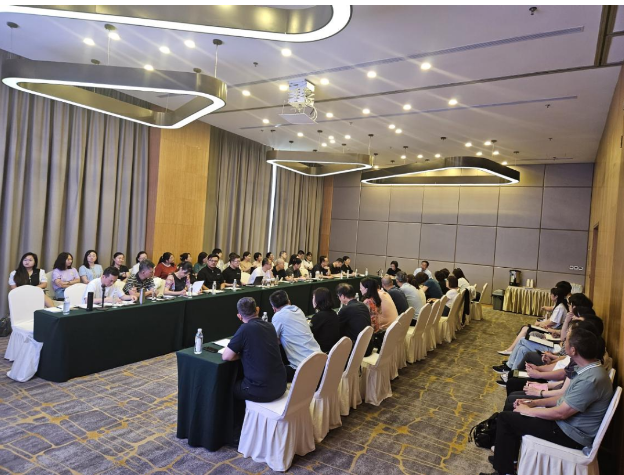 于濤秘書長以生動的比喻總結了骨架材料行業(yè)的特點和專委會的工作特點，并分享了營造良好工作氛圍的心得體會。