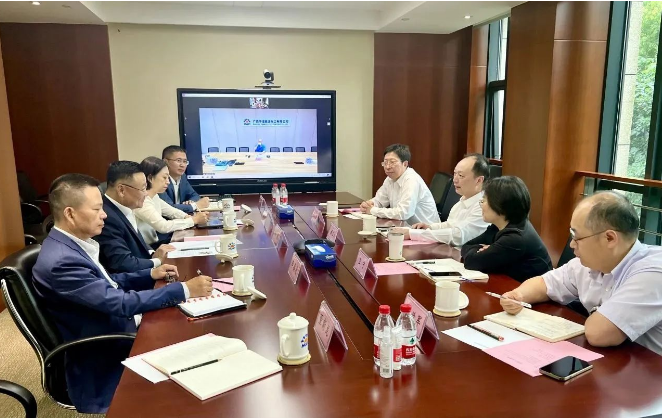 卡博特公司執行副總裁、高性能材料業務總裁、亞太區總裁朱戟率領代表團與華誼集團黨委書記、董事長顧立立等相關領導進行了一次重要的會晤。雙方在友好的氛圍中深入探討了進一步加強合資項目的運營與業務合作，以及未來潛在合作機會等關鍵議題。