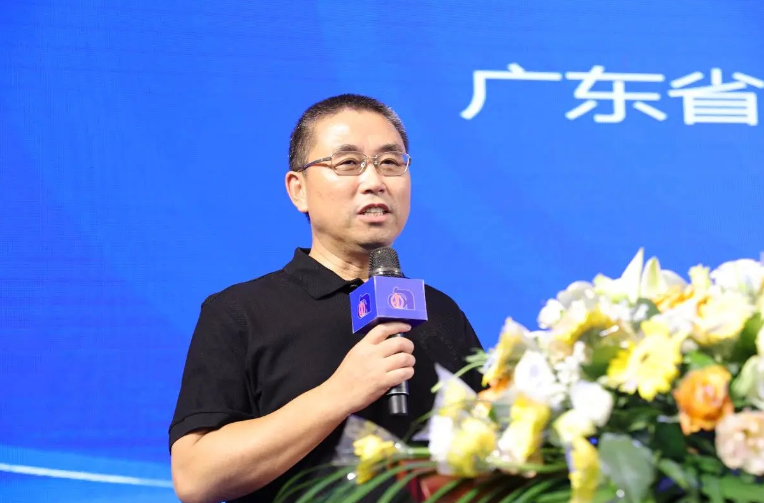 陳冰會長在講話中指出，今年是改革開放45周年，也是經濟形勢最嚴峻的一年，但他認為這也可能是未來幾年最好的一年。然而，當前的經濟形勢仍然嚴峻，經濟復蘇出現(xiàn)滯后，特別是二季度經濟回落加速，三季度依然沒有好轉的跡象。