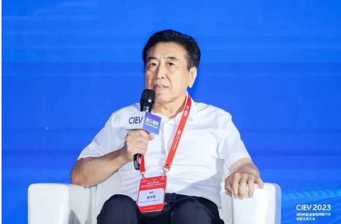 除袁仲雪外，賽輪集團(tuán)PCR配套總監(jiān)汪永祥也受邀參加了供應(yīng)鏈協(xié)同發(fā)展論壇等會(huì)議。這次大會(huì)為國(guó)際新能源智能網(wǎng)聯(lián)汽車產(chǎn)業(yè)領(lǐng)域的交流合作提供了難得的機(jī)遇，參會(huì)專家學(xué)者紛紛表示，將共同致力于推動(dòng)新汽車產(chǎn)業(yè)的健康發(fā)展，為建設(shè)更加清潔、綠色的交通出行貢獻(xiàn)力量。