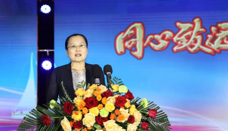 姜妍在致辭中指出，過去十年是豐源輪胎公司打基礎、謀長遠的十年。今后，該公司將積極學習國家級和世界級輪胎企業的先進經驗，為全區全市的“強工興產、轉型突圍”貢獻更大力量。