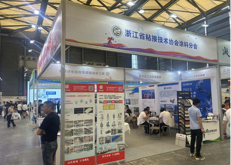 近日，浙江省粘接技術協會涂料分會聯合浙江地區涂料企業，共同參展本屆涂料展覽會，旨在加強與全國涂料產業鏈同仁的技術研發、產學研合作、技術服務和創新成果轉化等方面的合作。據了解，該分會的展位吸引了眾多參展觀眾駐足體驗、洽談，展位活躍度較高。