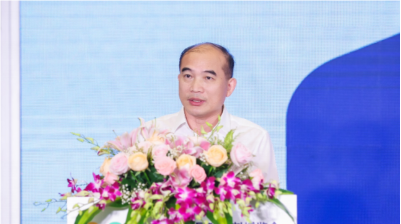 中國國際涂料博覽會(huì)不僅為行業(yè)內(nèi)企業(yè)搭建了交流合作的平臺(tái)，同時(shí)也展示了中國涂料行業(yè)在綠色化、智能化和高端化轉(zhuǎn)型升級(jí)方面的巨大潛力。涂料企業(yè)在科技賦能下展現(xiàn)出的創(chuàng)新成果，將助力中國涂料行業(yè)不斷創(chuàng)造更加美好的明天。