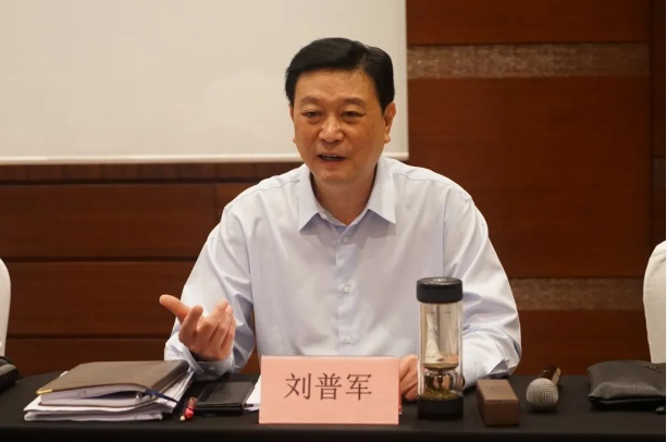 中國涂料工業協會于8月2日召開中國涂料高質量發展座談會，就涂料行業的未來發展進行了深入研討。會上，行業內重要企業的領導人齊聚一堂，共同探討了當前涂料行業的發展形勢以及如何引領行業向高質量發展邁進。