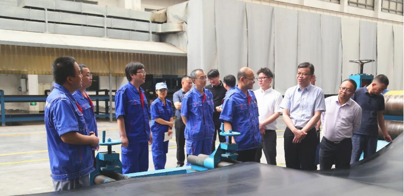 云南省工業和信息化廳副廳長浦麗合一行于8月11日上午蒞臨青島橡六輸送帶有限公司進行考察。此次調研旨在深入了解青島橡六在橡膠行業的發展狀況，促進合作共贏，推動云南橡膠產業的騰飛。