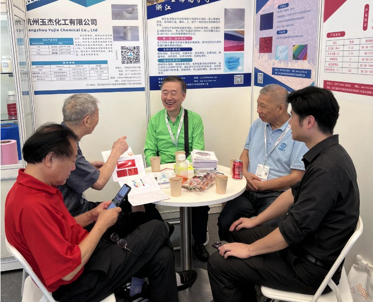 金淳的工作人員在展會現場展現出專業、熱情的態度，認真解答了參觀者的各種問題，充分聆聽客戶的需求，進行了全程的互動。展臺前的人流絡繹不絕，客戶們表現出濃厚的興趣，對金淳的產品和服務表達了贊賞之情。