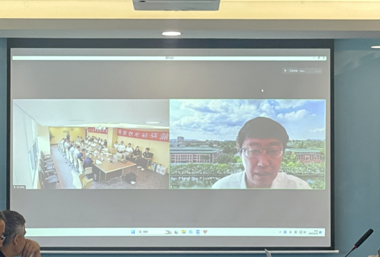此次會議還特別邀請了中國工程院張立群院士參與，他在會上強調了高分散水性炭黑在橡膠工業和涂料行業應用領域的巨大潛力。他表示，北京化工大學和青島黑貓研究院的合作研發，成功地克服了國外技術難題，為國內的水性炭黑領域開創了嶄新局面。