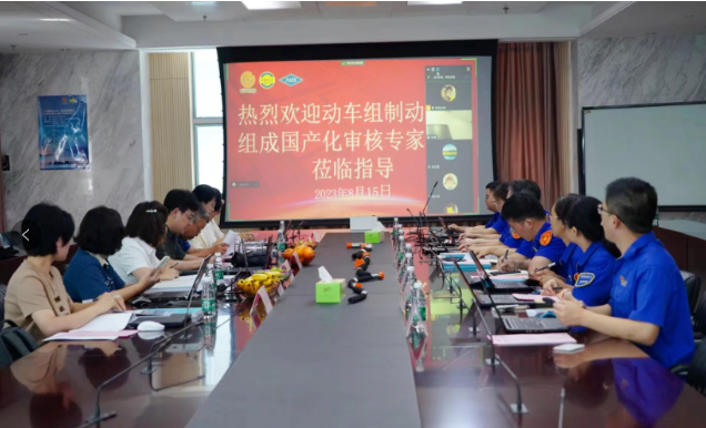 近日，四方股份在南京召開了南京利德東方動車組制動軟管組成技術方案及裝車評審會。會議邀請了中國鐵科院金屬及化學研究所、中車制動系統有限公司、中國鐵路濟南局青島機車車輛監造項目部等單位的專家組成評審專家組。四方股份總經理王春明、副總經理兼研究院院長王亮燕、總經理助理劉寅以及項目組成員參加了本次評審。