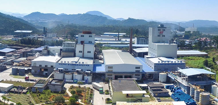福建省三明市召開了一場民營經(jīng)濟(jì)發(fā)展座談會，旨在聽取民營企業(yè)對產(chǎn)業(yè)發(fā)展的意見和建議。在會上，三明正元化工有限公司的董事長曾土兒分享了該公司的發(fā)展歷程和關(guān)于白炭黑產(chǎn)業(yè)的見解。