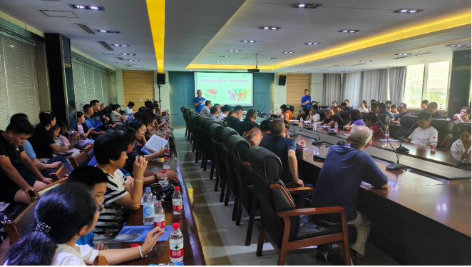 昌豐工廠國內銷售總監朱春暉首先發表了歡迎辭，對東森公司在市場開拓和營銷創新方面的努力表示高度評價，對零售門店在海福萊輪胎推廣方面的貢獻表示誠摯感謝。會議上，昌豐工廠的專家分享了新能源車輪胎關鍵技術，東森輪胎團隊則詳細介紹了海福萊品牌在山東市場的營銷規劃和新能源車輪胎適配車型等內容。此外，東森輪胎總經理高成軍也分享了關于新形勢下門店經營的思維轉變和落地方法。