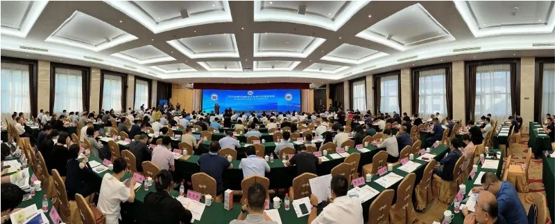 2023中國石油和化工企業(yè)500強發(fā)布會暨全面加快建設世界一流企業(yè)高峰論壇于近日在河南濮陽盛大召開。這一盛會的重頭戲是2023中國石油和化工企業(yè)500強排行榜的發(fā)布，令人矚目的是，有38家輪胎企業(yè)成功榜上有名。