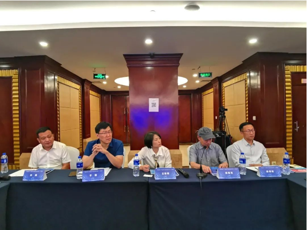 據(jù)了解，此次沙龍活動旨在為線纜行業(yè)提供一個交流平臺，共同探討行業(yè)發(fā)展的現(xiàn)狀和未來趨勢。