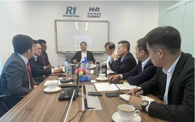 海南農墾集團董事長包洪文調研海外橡膠企業