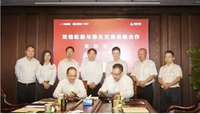 雙錢輪胎集團有限公司與上海強生交通(集團)有限公司舉行戰(zhàn)略合作簽約儀式。標志著兩家企業(yè)之間的深厚淵源將在新的領域迎來更深入的合作。