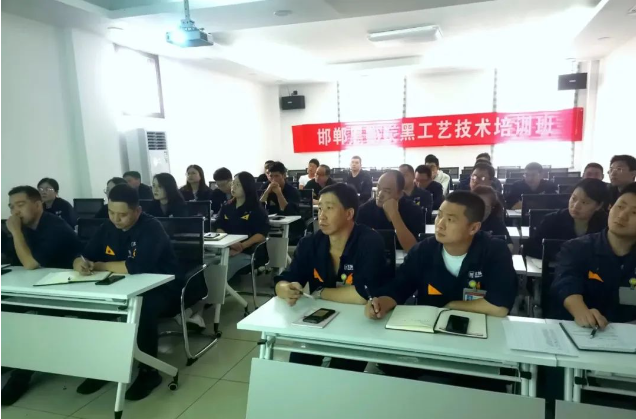 近期，邯鄲黑貓組織開展炭黑生產工藝技術培訓，旨在提高員工的技能水平，優化生產流程，以進一步鞏固企業的生產實力。