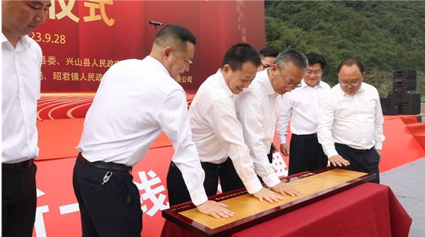 湖北以恒高新材料有限公司將積極追求數字化和智能化車間的建設，實現生產方式的現代化升級。數字化車間將能夠實時監控生產數據，進行精準分析和生產參數的優化，從而提高生產效率和經營效益。智能化車間則將實現自動化生產流程，以提高產品質量。通過數字化和智能化車間的建設，以恒將跟隨時代的步伐，邁向更高效、更具競爭優勢的生產模式，為公司創造更豐厚的收益。