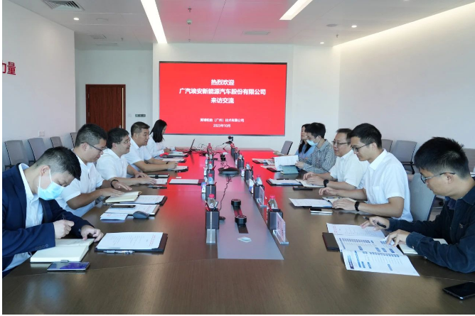 在座談會(huì)上，雙方就新能源汽車輪胎的配方材料、工業(yè)軟件、制造工藝以及性能標(biāo)準(zhǔn)等技術(shù)問(wèn)題展開深入探討。  除了座談會(huì)，鄭純麒一行還參觀了黃埔材料院的科技展館，詳細(xì)了解了該院的歷史發(fā)展、發(fā)展理念以及建設(shè)成果等內(nèi)容。