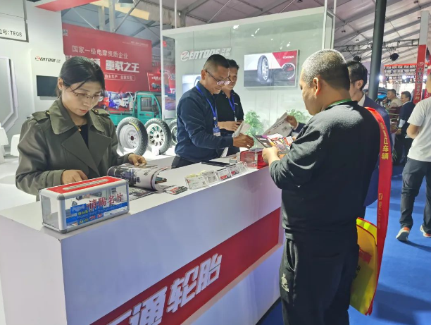 未來，正通輪胎表示將持續(xù)緊跟市場需求，迎合時代潮流，聚焦前瞻技術(shù)，致力于輪胎的研發(fā)和制造，以更高品質(zhì)的產(chǎn)品、更廣泛的渠道政策和更深度的終端互動，鞏固其在行業(yè)內(nèi)的地位，繼續(xù)引領(lǐng)輪胎產(chǎn)業(yè)的發(fā)展!