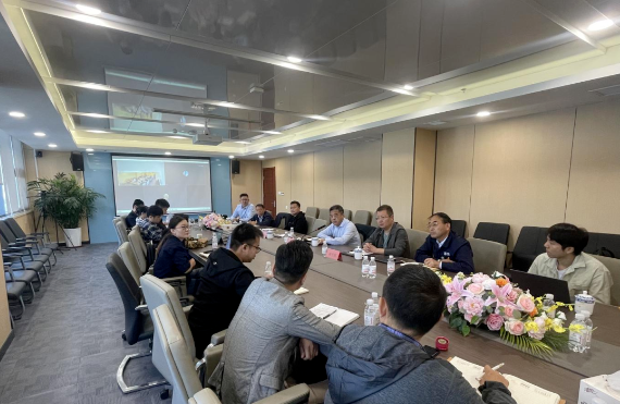 黑貓股份黨委副書記兼董事長魏明出席了青島黑貓研究院新產品推廣協調會。會議還邀請了黑貓股份副總經理楊林、黑貓股份炭黑事業部負責人戚倫輝、青島黑貓負責人王宏，以及黑貓股份旗下各基地相關部門負責人出席。
