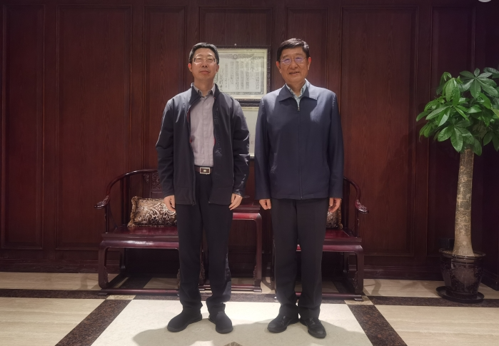 中國物流與采購聯合會副會長蔡進于2023年10月23日訪問了雙錢輪胎集團有限公司。在訪問期間，雙錢輪胎集團有限公司的黨委書記兼董事長章萬友熱情接待了蔡進一行，展開了深入的交流。中國物流與采購聯合會會長助理馬增榮陪同。