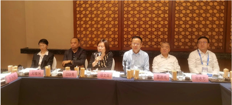 徐文英分享了她通過行業調研和企業走訪得出的結論，認為成功企業都有共同點，包括積極的企業文化、科技創新和長期發展規劃。她鼓勵與會代表堅持信念、堅持勤奮工作和追求新的領域，相信中國橡膠行業將不斷發展壯大。