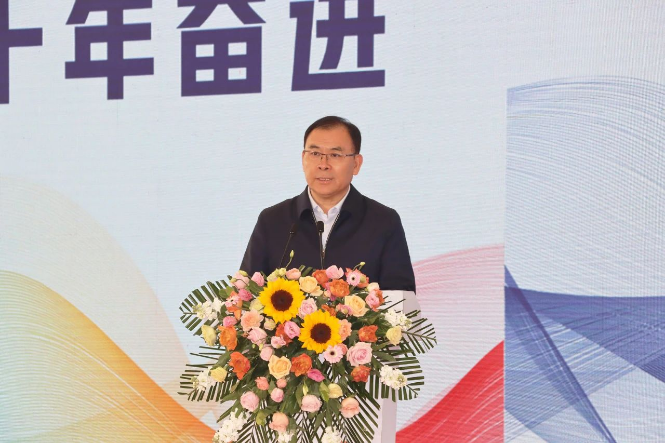 李慶華在發(fā)表致辭時(shí)指出：“卡博特旭陽(yáng)投產(chǎn)以來(lái)的十年，是強(qiáng)強(qiáng)聯(lián)合、優(yōu)勢(shì)相生，創(chuàng)造合作典范的十年。卡博特旭陽(yáng)不僅成長(zhǎng)為區(qū)域經(jīng)濟(jì)發(fā)展的重要力量，還持續(xù)貢獻(xiàn)于社會(huì)發(fā)展，特別是相關(guān)環(huán)保指標(biāo)處于炭黑行業(yè)全球領(lǐng)先水平。”