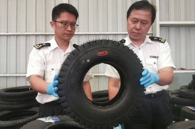 黃島海關依法查扣涉嫌侵權摩托車輪胎4081條