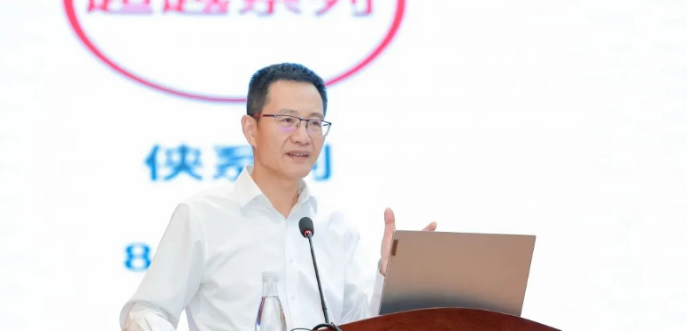來自全國70多家最強新銳門店的代表齊聚中策橡膠總部，共同參與“正向銷售”交流活動，探討如何實現高質量發展的目標。中策橡膠集團高級副總經理葛國榮在會上發表主題講話，他首先對充滿活力的新銳伙伴們表示了熱烈歡迎。