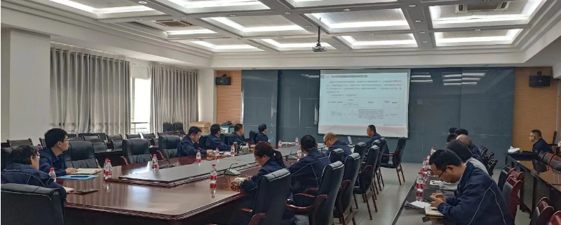 陜西延長石油集團橡膠有限公司舉行了二〇二三年第五次科技委員會會議。本次會議由延橡公司總經理兼科技委員會主任張航偉主持。