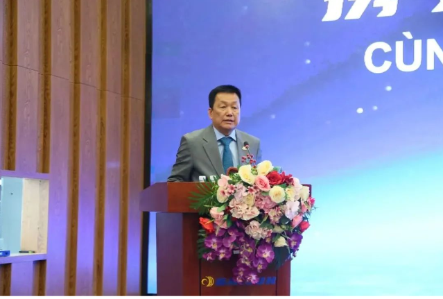 越南TBR優(yōu)秀經(jīng)銷商代表鄧文良也分享了他與賽輪集團的成功合作歷程，強調(diào)了賽輪集團的信任與尊重文化在雙方合作中的重要性。他表示，未來將繼續(xù)與賽輪同行，共創(chuàng)更加美好的未來。