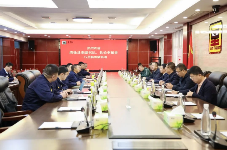 賈永明介紹了亞鑫能源集團的基本情況，并表示與太原黑貓多年來已經建立了深厚的合作基礎。他希望雙方能夠持續深化戰略合作關系，進一步發揮資源共享的優勢，在高端化、智能化、綠色化、集成化精細化工、尖端產品和先進技術等領域找到更多合作切入點，促進雙方實現跨越式發展。雙方在座談會上還就其他方面的合作進行了深入交流。