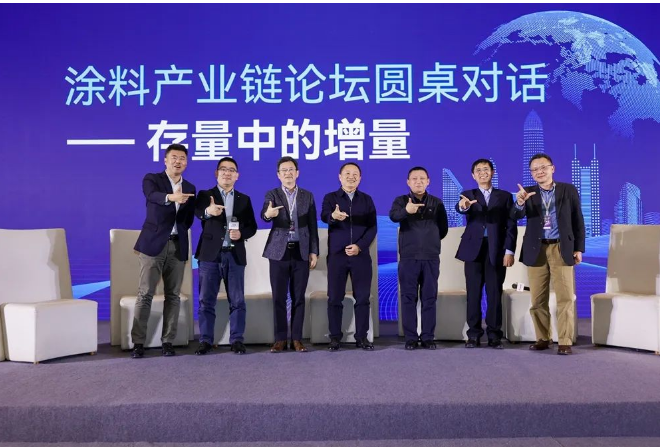漆谷集團總經理李曉會、上海華誼精細化工有限公司總工程師俞劍峰、科順股份研發中心總監王綱、中車青島四方機車車輛股份有限公司涂裝高級主任工藝師、教授級高工趙民、廣東寶時精細化工有限公司總經理黃杰勇、杭州崇耀科技發展有限公司總經理徐健在峰會的高峰論壇上，就企業經營現狀、市場需求變化、開發新市場空間等話題展開了討論。