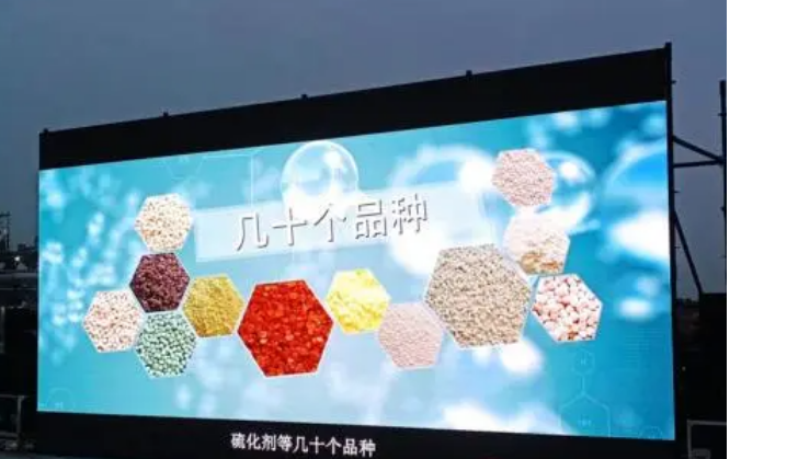 該項目是由山東尚舜化工與清華大學陳丙珍院士團隊共同研發，采用了連續化溶劑法清潔生產技術。該技術不僅提高了產品純度3個百分點，收率也得到了5個百分點的提升。整個生產過程實現了連續化和自動化，極大地提高了本質安全水平。在生產過程中，采用溶劑提純產品，廢水排放量降低了80%以上，廢鹽排放量更是減少了90%以上，從而圓滿解決了長期困擾行業的環保問題。